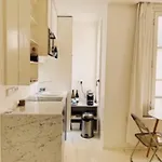 Atypical, Modern Apartment In Pigalle